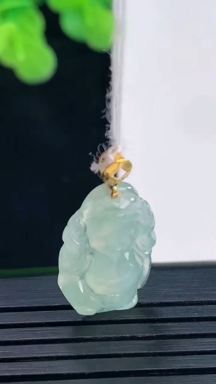 天然A货翡翠财神爷吊坠尺寸20.4-12.2-4.2重量:1.79g
4月10日