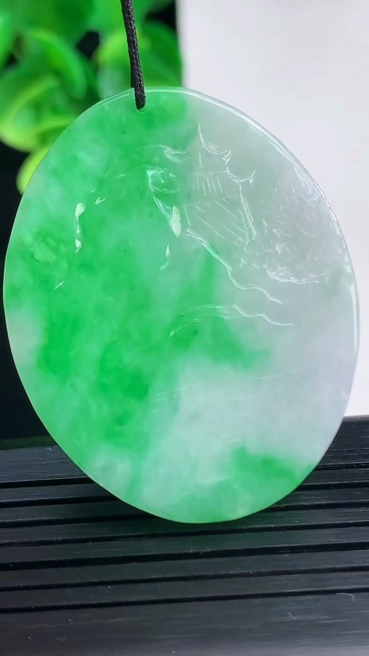 天然A货翡翠山水牌吊坠尺寸44.3-35.5-5.3重量:17.51g
4月10日