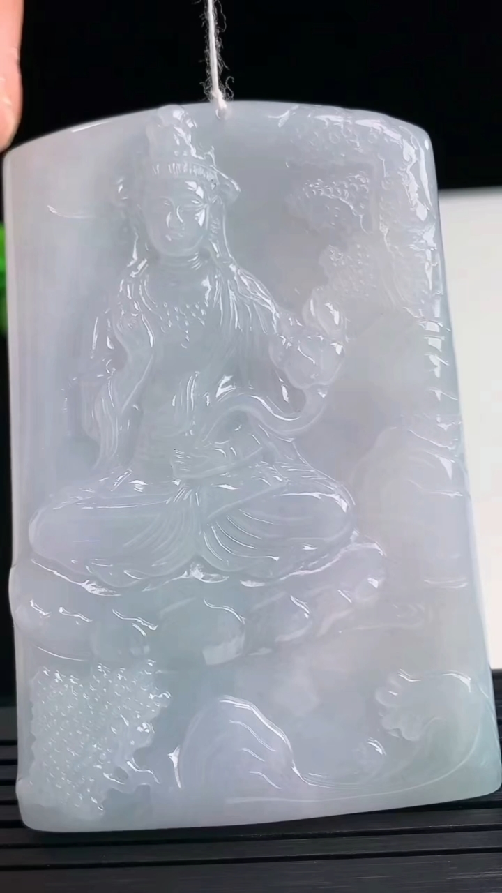 天然A货翡翠紫罗兰山水大势至菩萨吊坠尺寸70.1-46.6-5.4重量:47.31g
4月10日