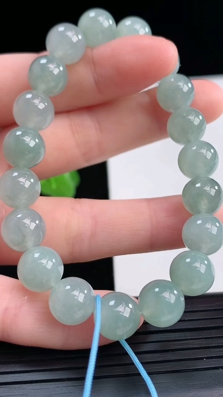 天然A货翡翠圆珠手串尺寸9.4-19颗重量:29.14g4月10日
工厂直销收藏佳品,种好水足，色泽