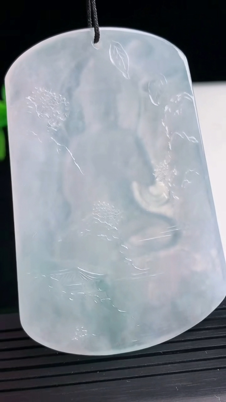 天然A货翡翠紫罗兰山水大势至菩萨吊坠尺寸66.7-45-4.7重量:40.31g
4月10日