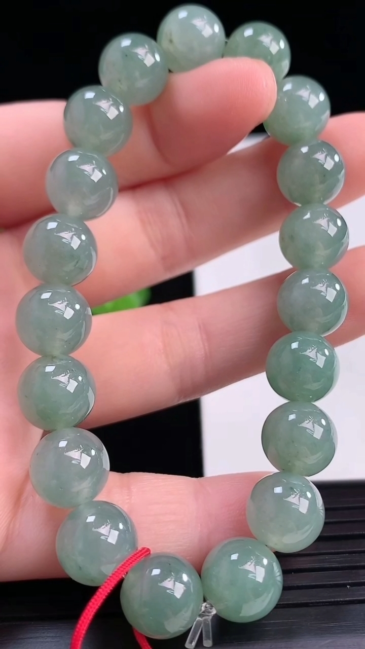 天然A货翡翠圆珠手串尺寸9.6-19颗重量:31.42g4月10日
工厂直销收藏佳品,种好水足，色泽
