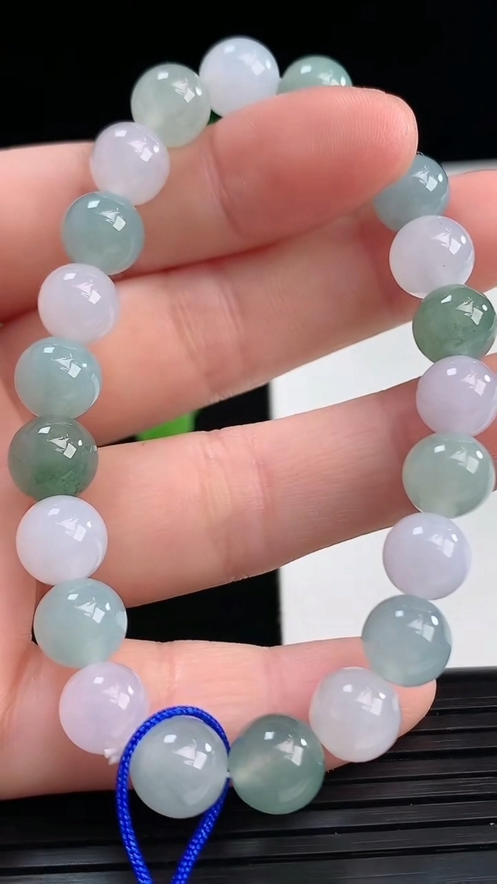 天然A货翡翠飘花圆珠手串尺寸7.9-22颗重量:20.30g4月10日
工厂直销收藏佳品,种好水足，色泽均匀，有种有色，上手高大气！