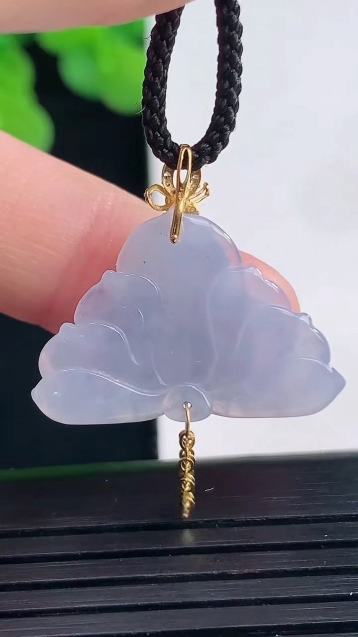 天然A货翡翠18K金紫罗兰和和美美 荷花吊坠尺寸15.8-24.1-5.8重量:2.82g
4月10日