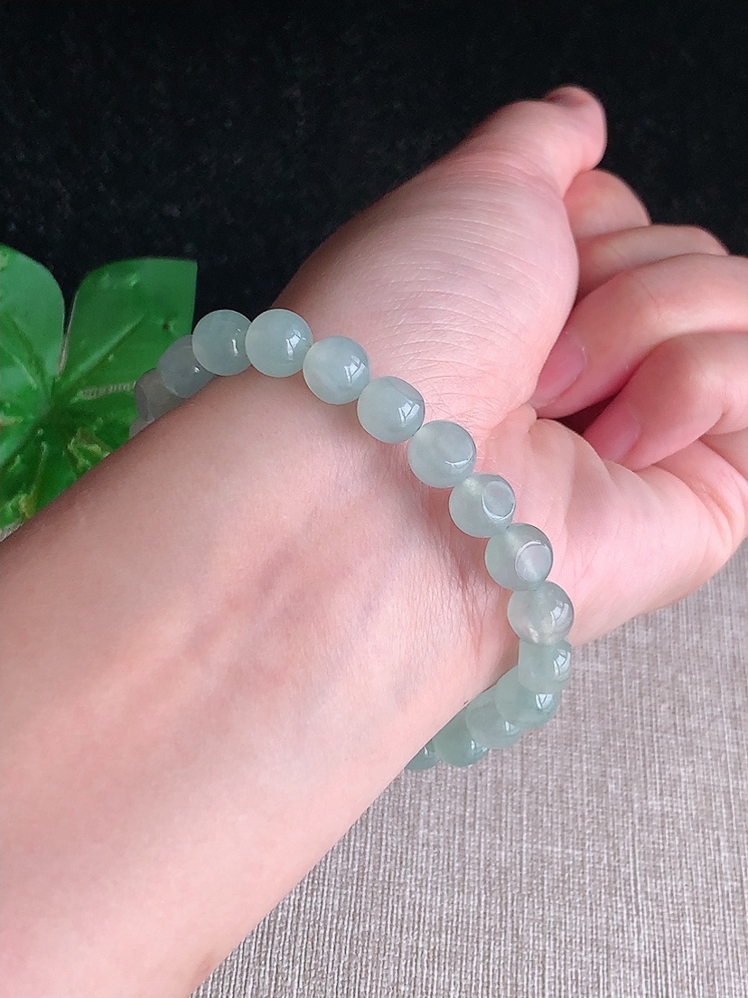 天然A货翡翠晴水算盘珠手串23颗 
尺寸7.7-6mm 重量18.14g 0409