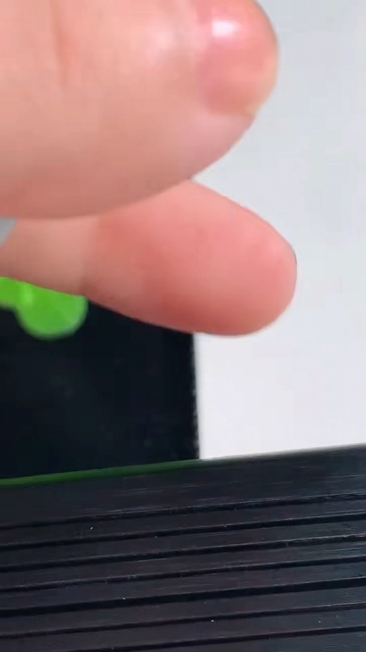 天然A货翡翠飘花貔貅吊坠尺寸44.3-23.5-14.2重量:34.69g
4月10日