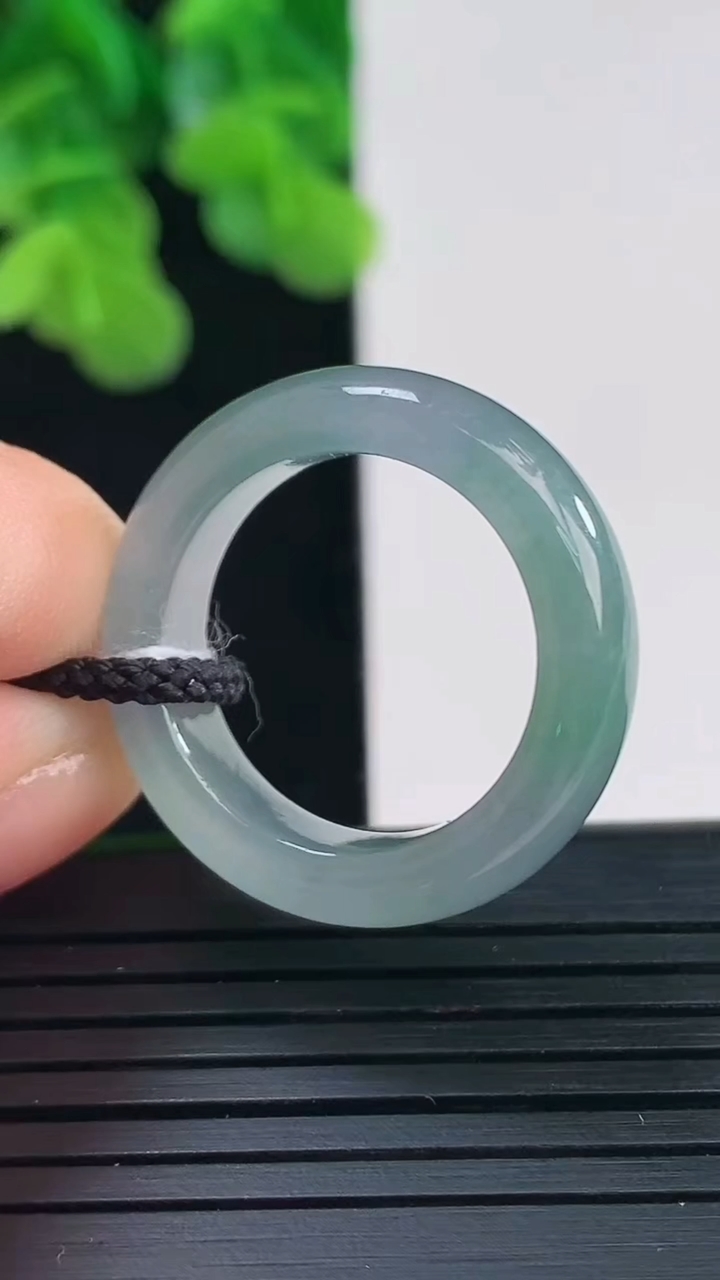 天然A货翡翠指环戒指尺寸18.1-6.1-3.8重量:5.14g2026年4月10日
工厂直销收藏佳