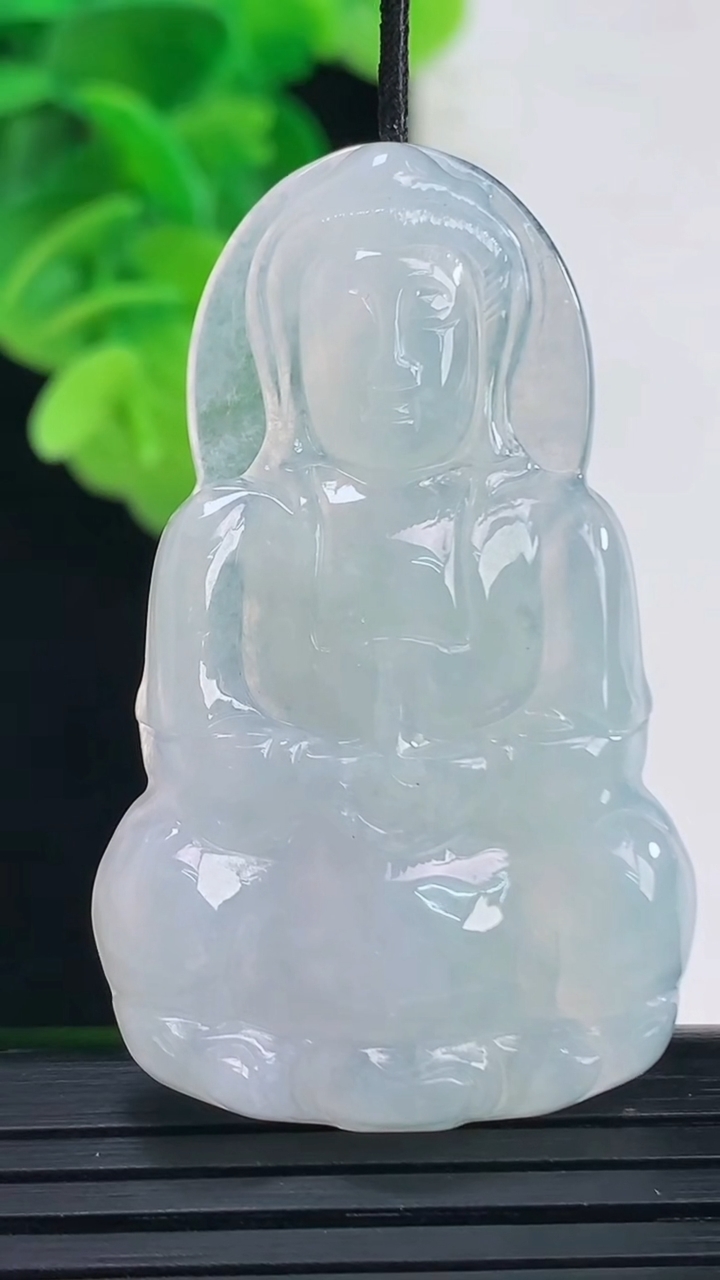 天然A货翡翠观音菩萨吊坠尺寸45.8-28-4.7重量:10.43g
4月10日