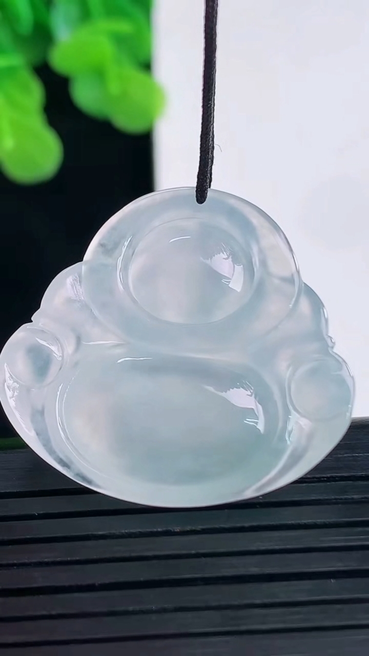 天然A货翡翠种白冰佛公吊坠尺寸29.8-31.7-5.6重量:8.50g
4月10日