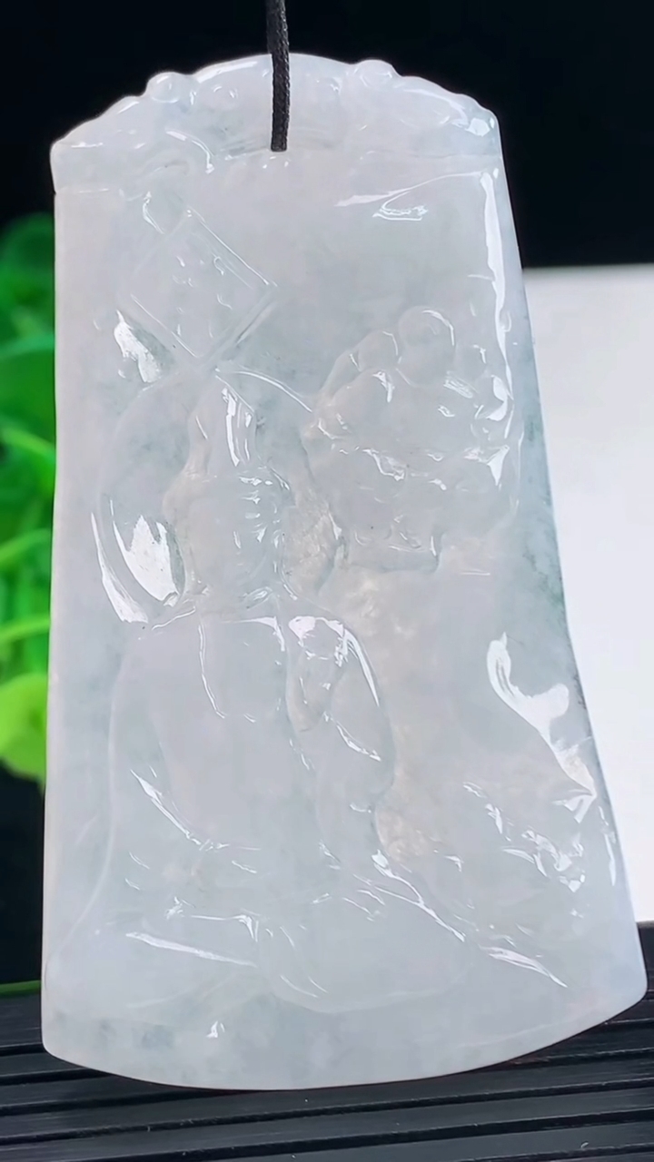 天然A货翡翠文殊菩萨吊坠尺寸64.8-37.7-4.2重量:22.36g
4月10日