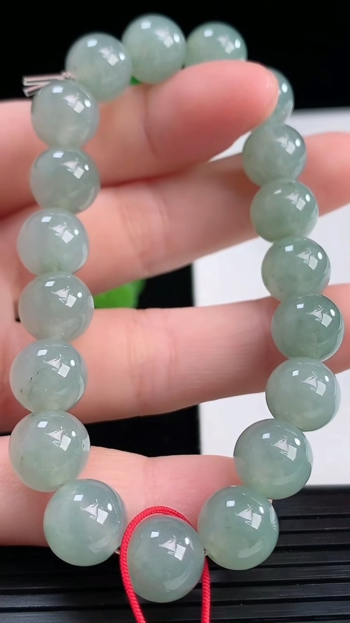 天然A货翡翠圆珠手串尺寸9.7-19颗重量:31.55g4月10日
工厂直销收藏佳品,种好水足，色泽