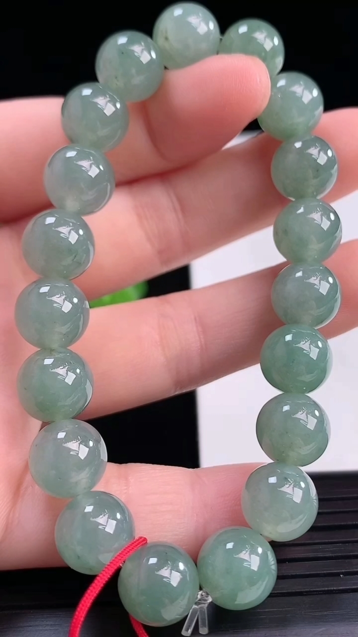 天然A货翡翠圆珠手串尺寸9.6-19颗重量:31.42g4月10日
工厂直销收藏佳品,种好水足，色泽