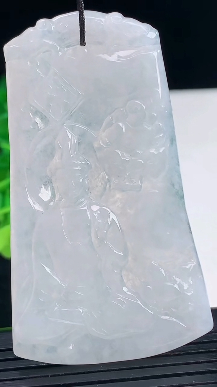 天然A货翡翠文殊菩萨吊坠尺寸64.8-37.7-4.2重量:22.36g
4月10日