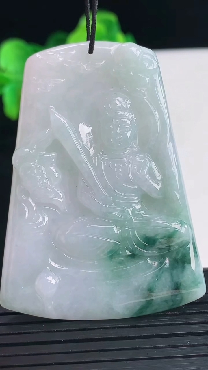 天然A货翡翠飘花文殊菩萨吊坠尺寸56.5-41.4-5.7重量:24.59g
4月10日