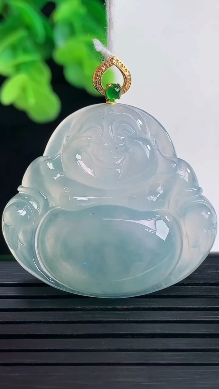 天然A货翡翠18K金紫罗兰佛公吊坠尺寸31.9-35.4-5.9重量:11.70g
4月10日