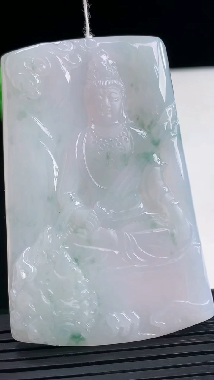 天然A货翡翠飘花文殊菩萨吊坠尺寸65.2-43.1-5重量:36.51g
4月10日
