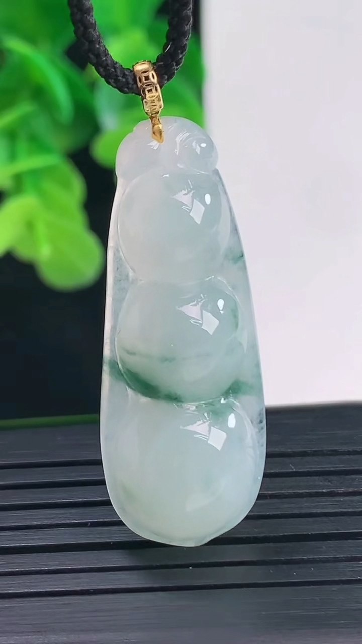 天然A货翡翠18K金飘花福豆吊坠尺寸37.5-14.1-6.3重量:5.54g
4月10日