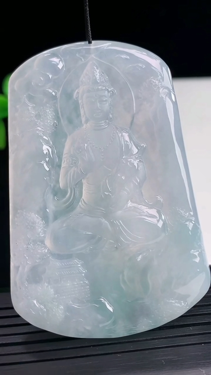 天然A货翡翠紫罗兰山水大势至菩萨吊坠尺寸66.7-45-4.7重量:40.31g
4月10日