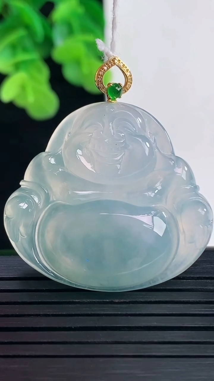 天然A货翡翠18K金紫罗兰佛公吊坠尺寸31.9-35.4-5.9重量:11.70g
4月10日