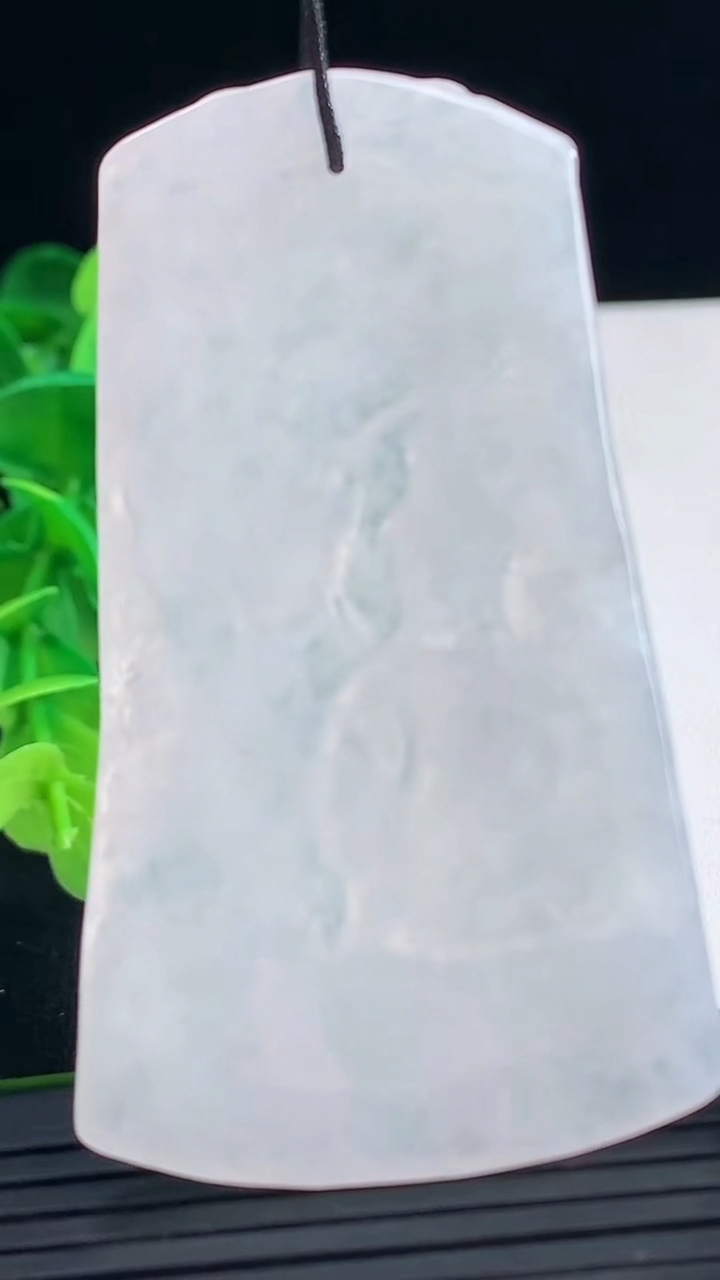 天然A货翡翠文殊菩萨吊坠尺寸64.8-37.7-4.2重量:22.36g
4月10日