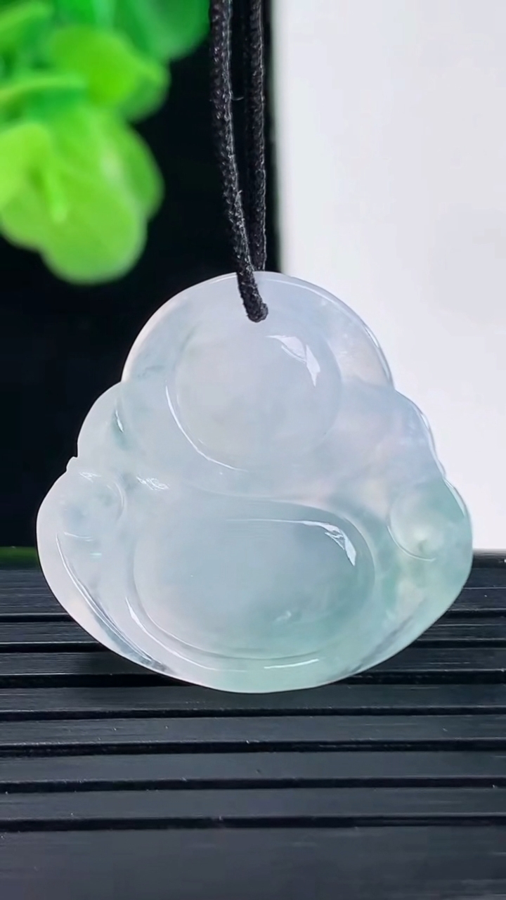 天然A货翡翠飘花佛公吊坠尺寸24-24.8-5.8重量:5.06g
4月10日