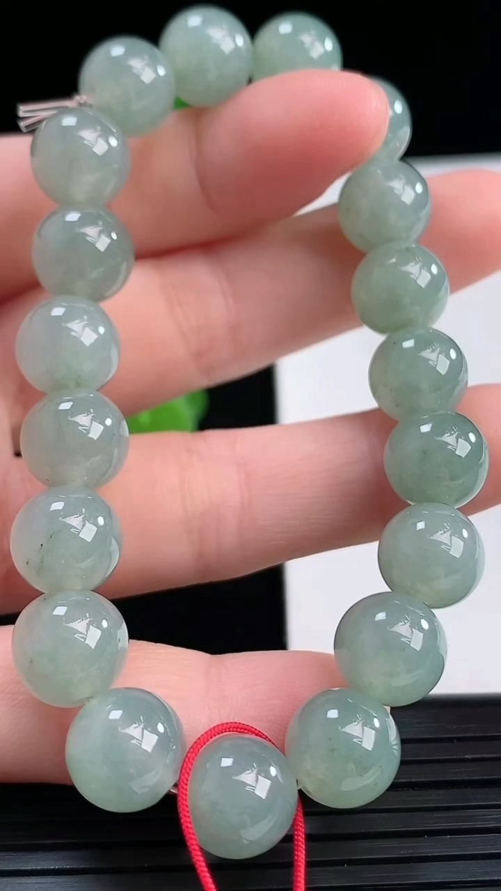 天然A货翡翠圆珠手串尺寸9.7-19颗重量:31.55g4月10日
工厂直销收藏佳品,种好水足，色泽