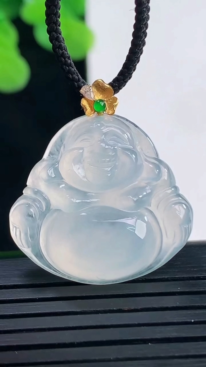 天然A货翡翠种白冰佛公吊坠尺寸24.2-25.7-6重量:5.87g
4月10日