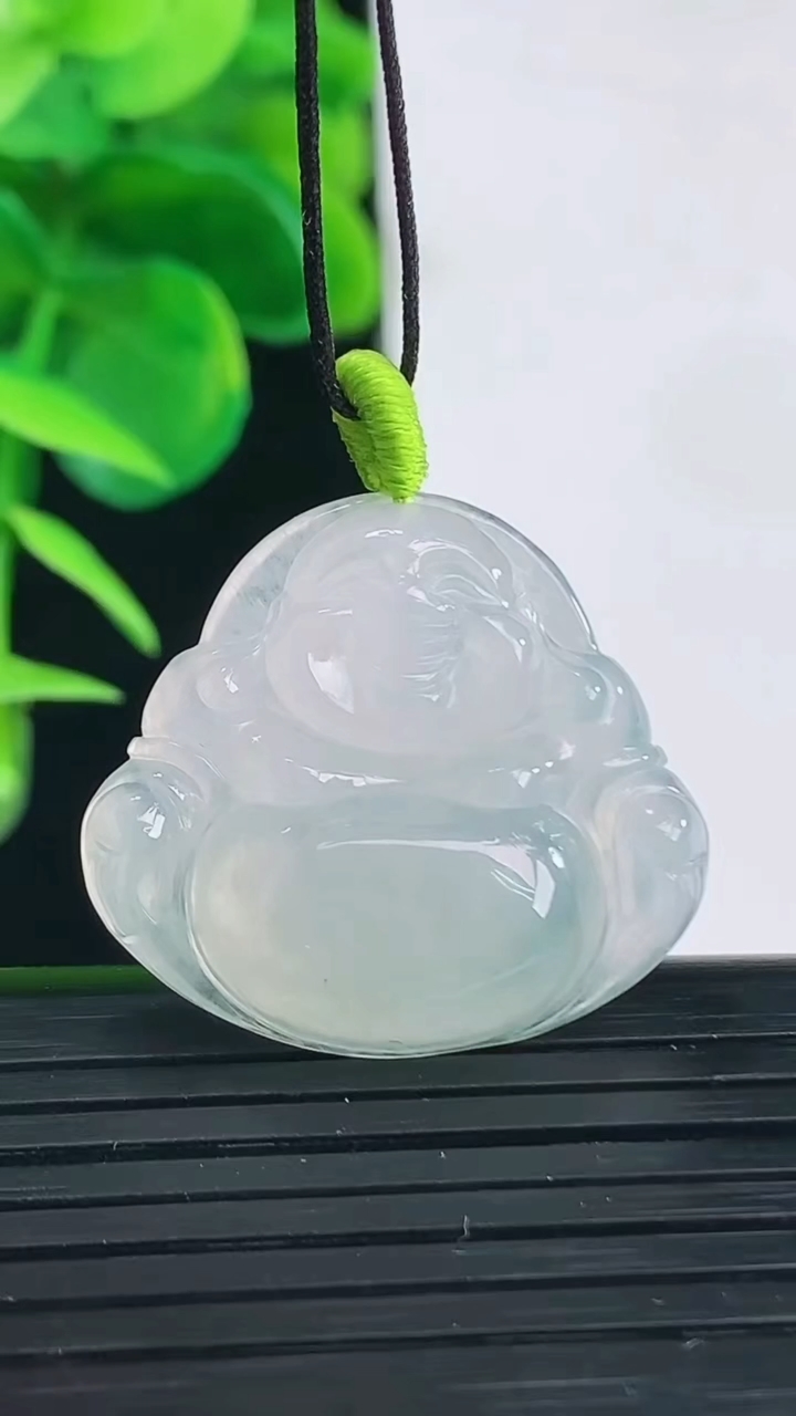 天然A货翡翠佛公吊坠尺寸24.2-26.9-5.9重量:6.40g
4月11日