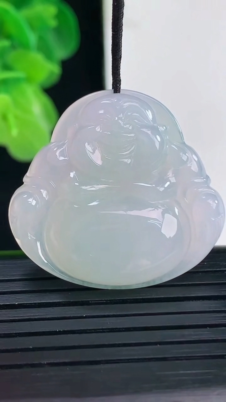 天然A货翡翠佛公吊坠尺寸29.1-31.8-5.8重量:8.42g
4月11日