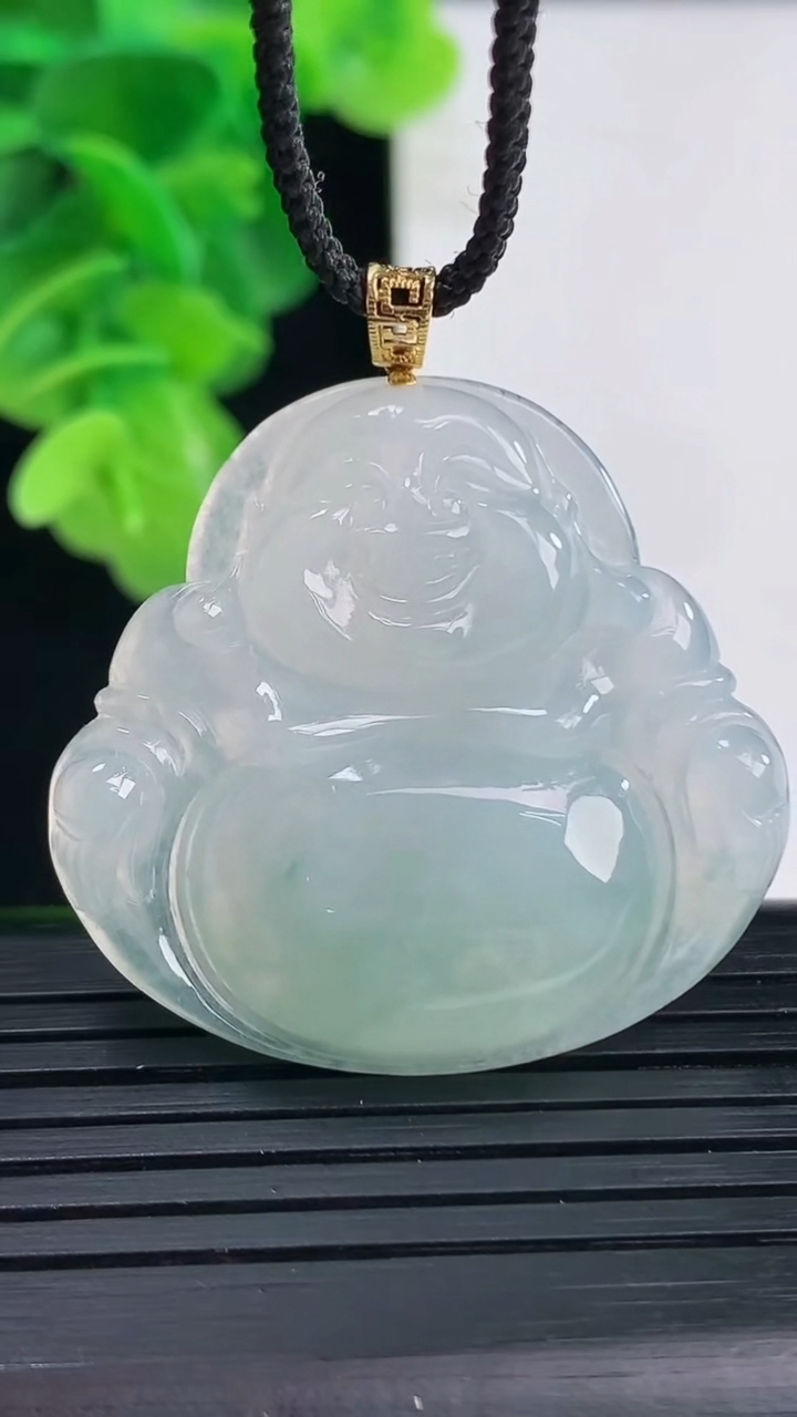 天然A货翡翠18K金飘花佛公吊坠尺寸33.8-35.6-5.7重量:10.34g
4月11日