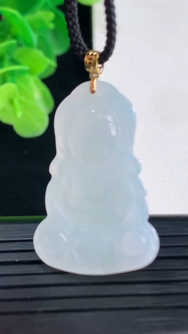 天然A货翡翠宝宝佛吊坠尺寸38.2-21.3-4.7重量:5.73g
4月11日