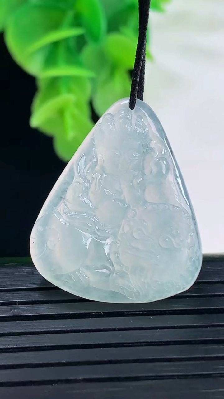 天然A货翡翠文殊菩萨吊坠尺寸28.5-23.6-4.3重量:5.09g
4月11日