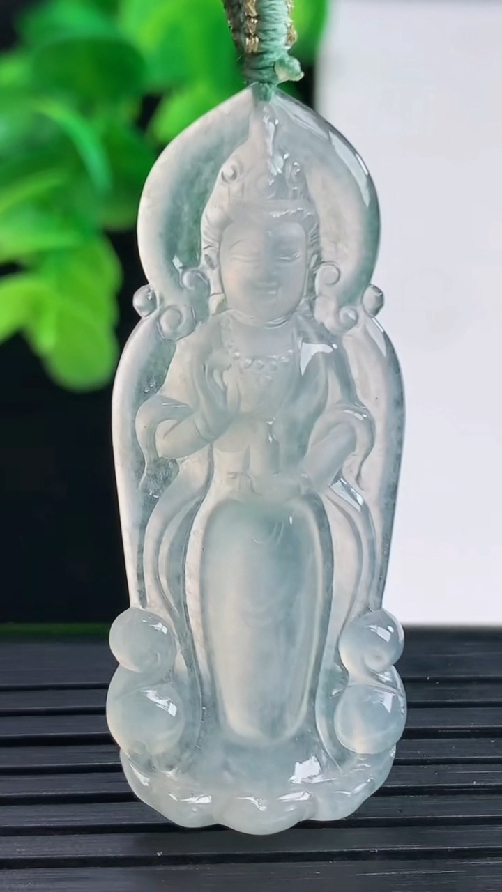 天然A货翡翠观音菩萨吊坠尺寸49.5-19.6-4.1重量:6.92g
4月11日