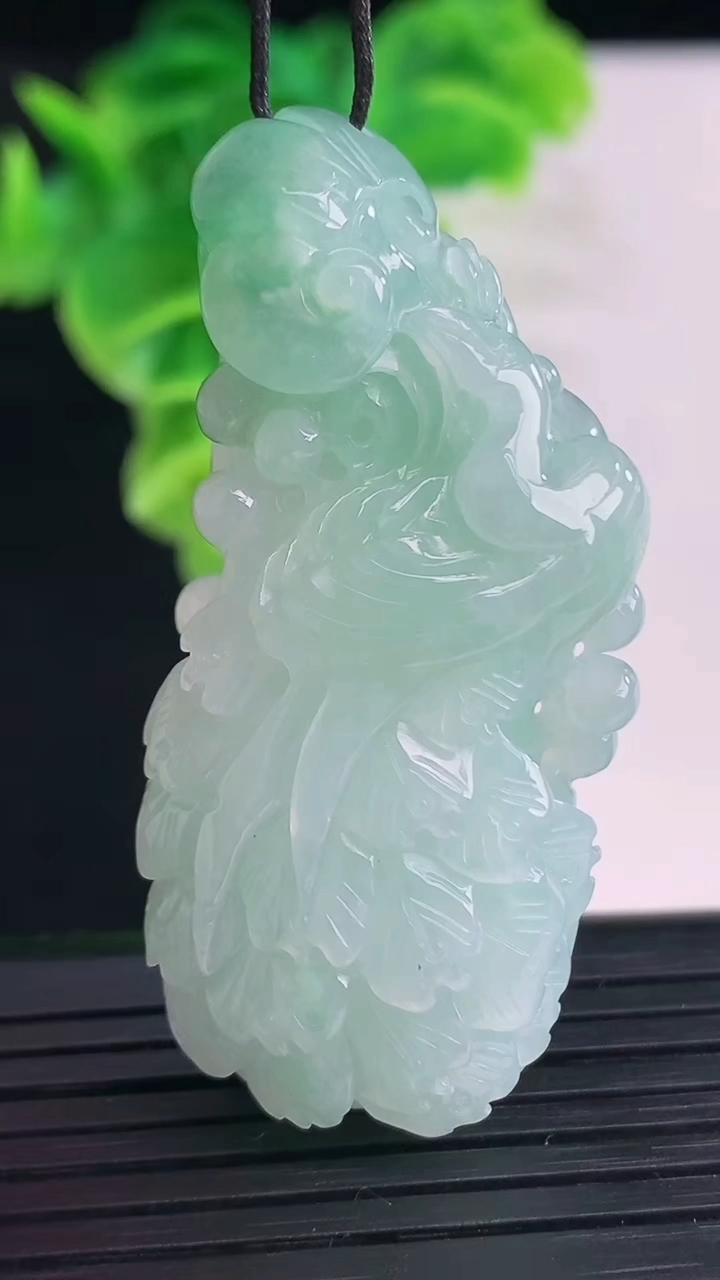 天然A货翡翠凤凰吊坠尺寸50.6-22.8-12.5重量:27.06g
4月11日