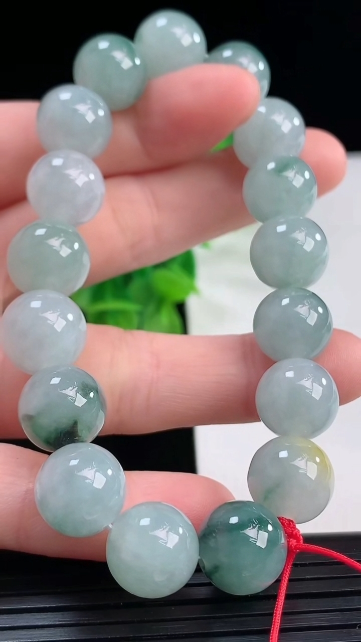 天然A货翡翠飘花圆珠手串尺寸11.2-17颗重量:44.57g4月11日
工厂直销收藏佳品,种好水足