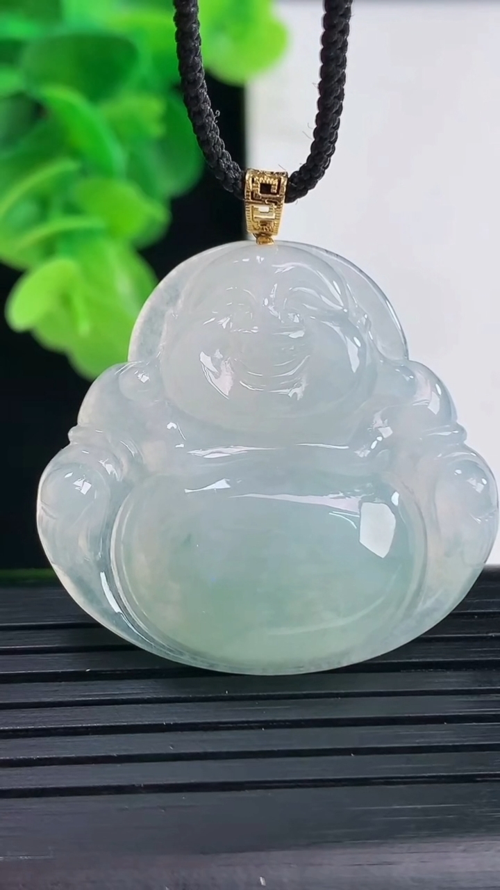 天然A货翡翠18K金飘花佛公吊坠尺寸33.8-35.6-5.7重量:10.34g
4月11日