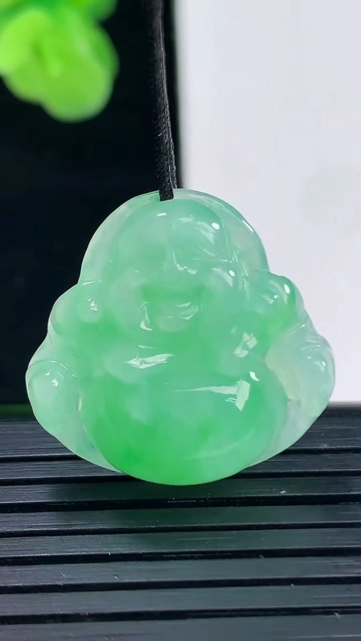 天然A货翡翠佛公吊坠尺寸23.9-24.4-6.8重量:4.99g
4月11日