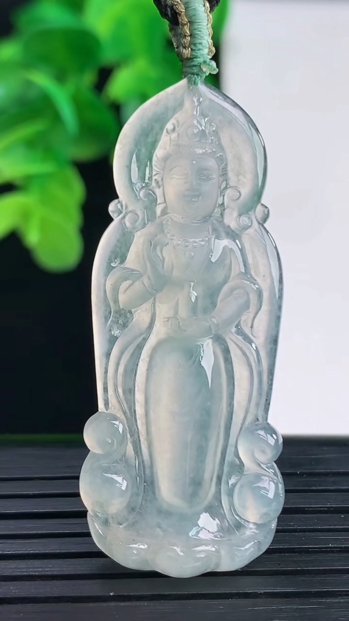 天然A货翡翠观音菩萨吊坠尺寸49.5-19.6-4.1重量:6.92g
4月11日