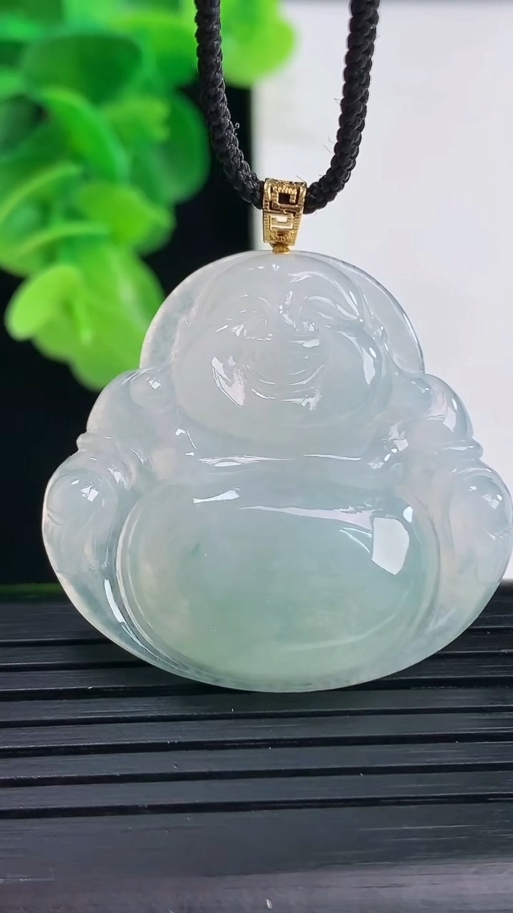 天然A货翡翠18K金飘花佛公吊坠尺寸33.8-35.6-5.7重量:10.34g
4月11日