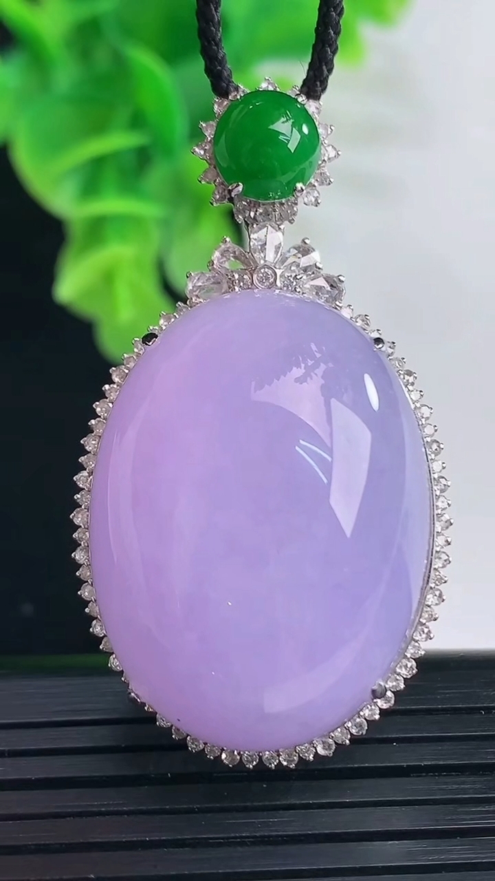 天然A货翡翠18K金紫罗兰蛋面吊坠尺寸48.6-26.6-16.6裸石30.5-22.6重量:20.