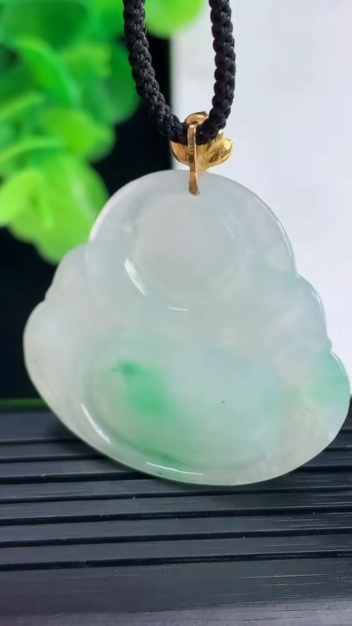 天然A货翡翠佛公吊坠尺寸30.9-33.9-5.5重量:9.49g
4月11日