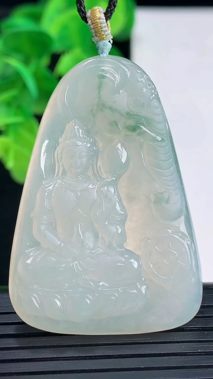 天然A货翡翠飘花普贤菩萨吊坠尺寸48.5-32.9-5.3重量:17.88g
4月11日