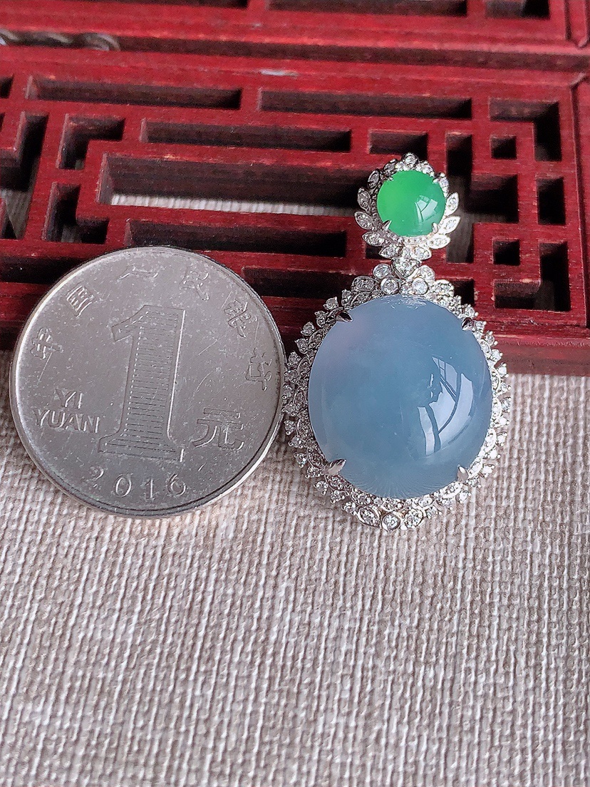 天然A货翡翠18K金伴钻镶嵌紫罗兰蛋面吊坠 
尺寸33.6-20-12.8裸石17-16mm 重量6.86g 0410