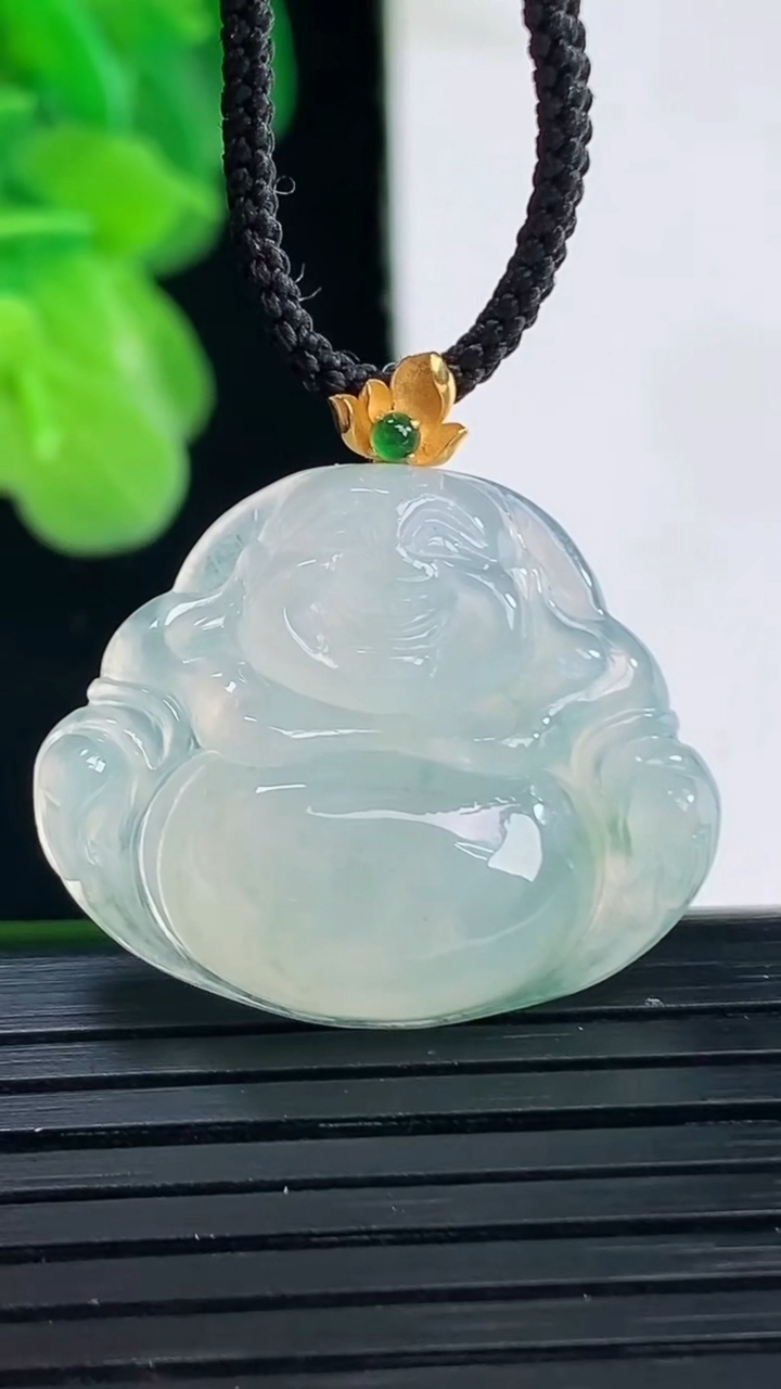 天然A货翡翠18K金飘花佛公吊坠尺寸26-26.5-6.3重量:5.54g
4月11日