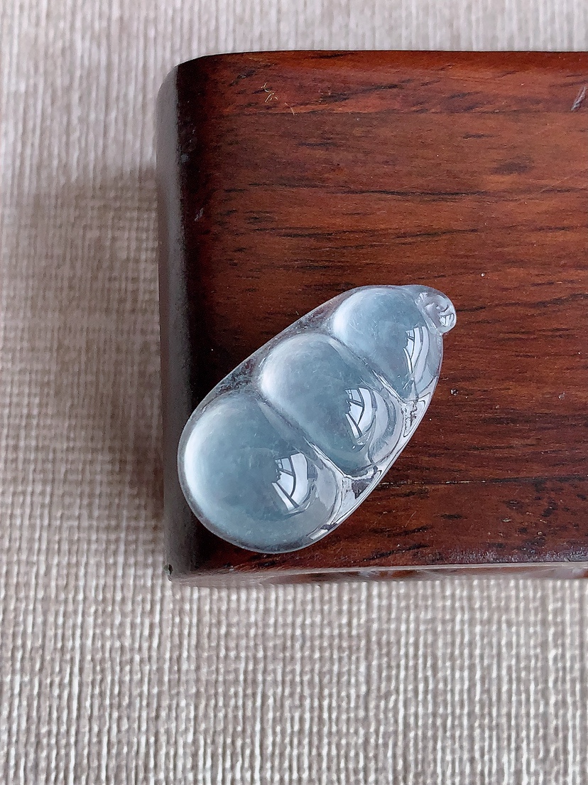 天然A货翡翠白冰白月光四季豆福豆平安豆镶嵌件 
尺寸24.4-13.5-6mm 重量2.83g 0410
