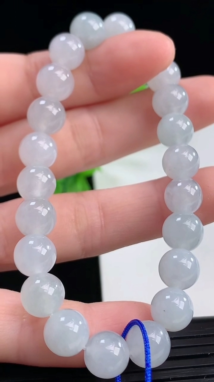 天然A货翡翠圆珠手串尺寸8.1-22颗重量:22.85g4月11日
工厂直销收藏佳品,种好水足，色泽