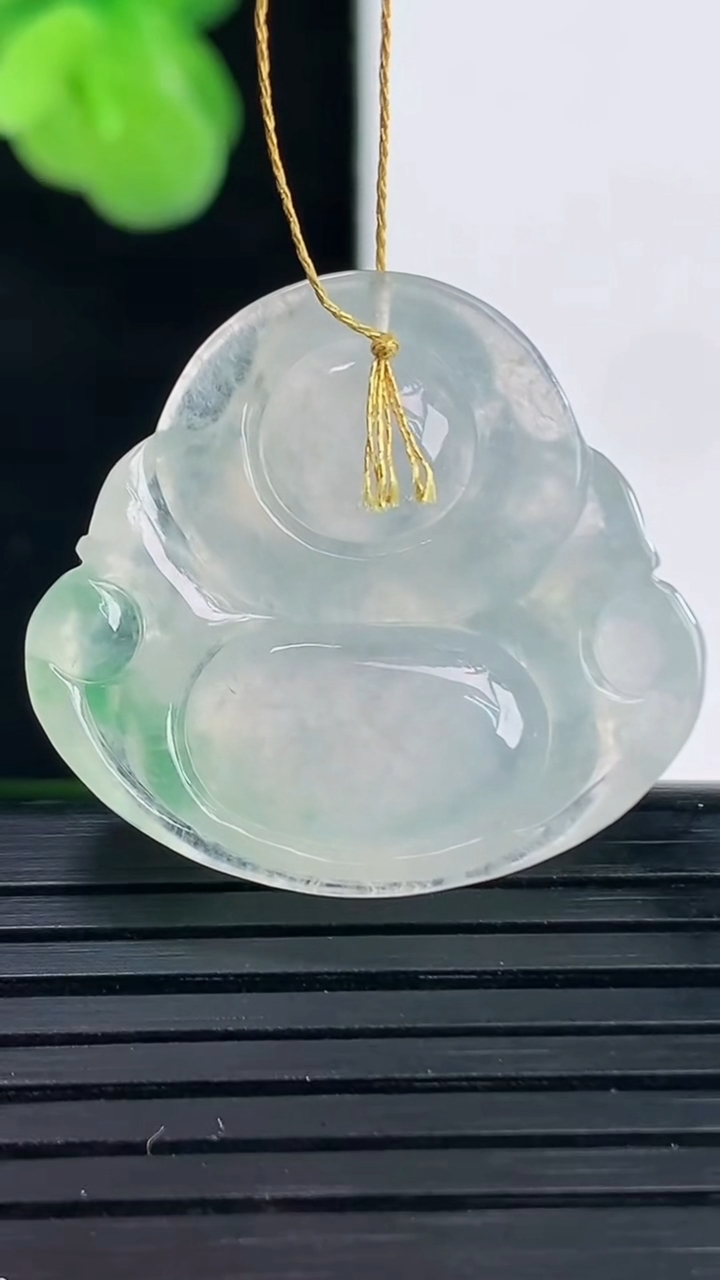 天然A货翡翠冰种飘花佛公吊坠尺寸25.3-27.6-7.4重量:7.47g
4月11日