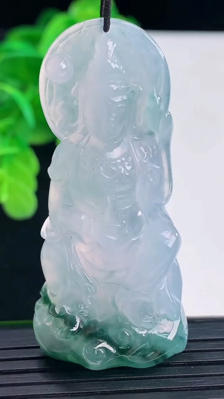 天然A货翡翠种飘花观音菩萨吊坠尺寸54.6-25.5-10重量:21.30g
4月11日