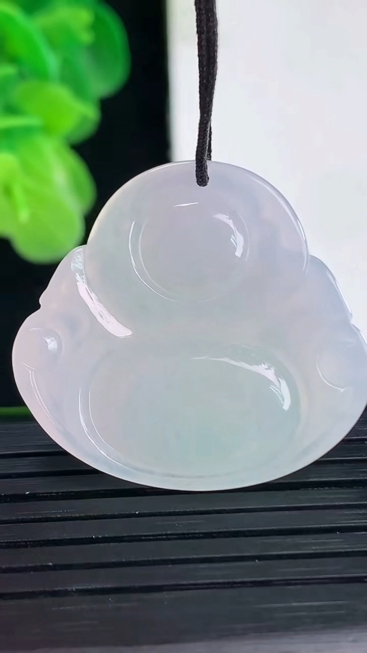 天然A货翡翠佛公吊坠尺寸29.1-31.8-5.8重量:8.42g
4月11日