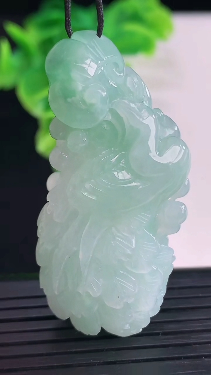 天然A货翡翠凤凰吊坠尺寸50.6-22.8-12.5重量:27.06g
4月11日